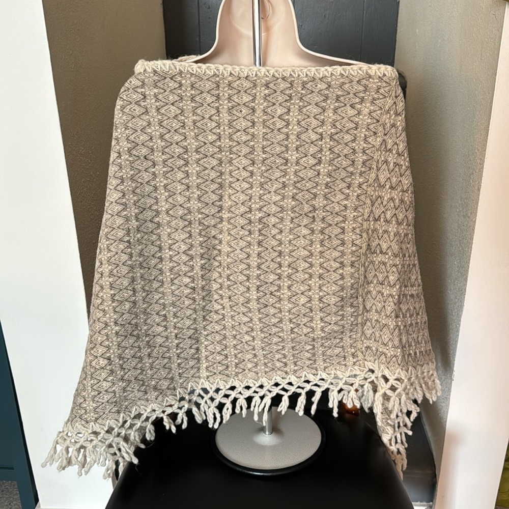 Wool shawl - Picture 3 of 5